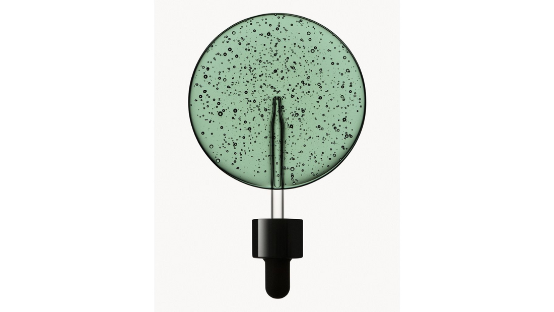 OSHEN makeup case - the first makeup case made from recovered ocean plastic. Sustainable beauty product. Photo credit: Florian Sommet.