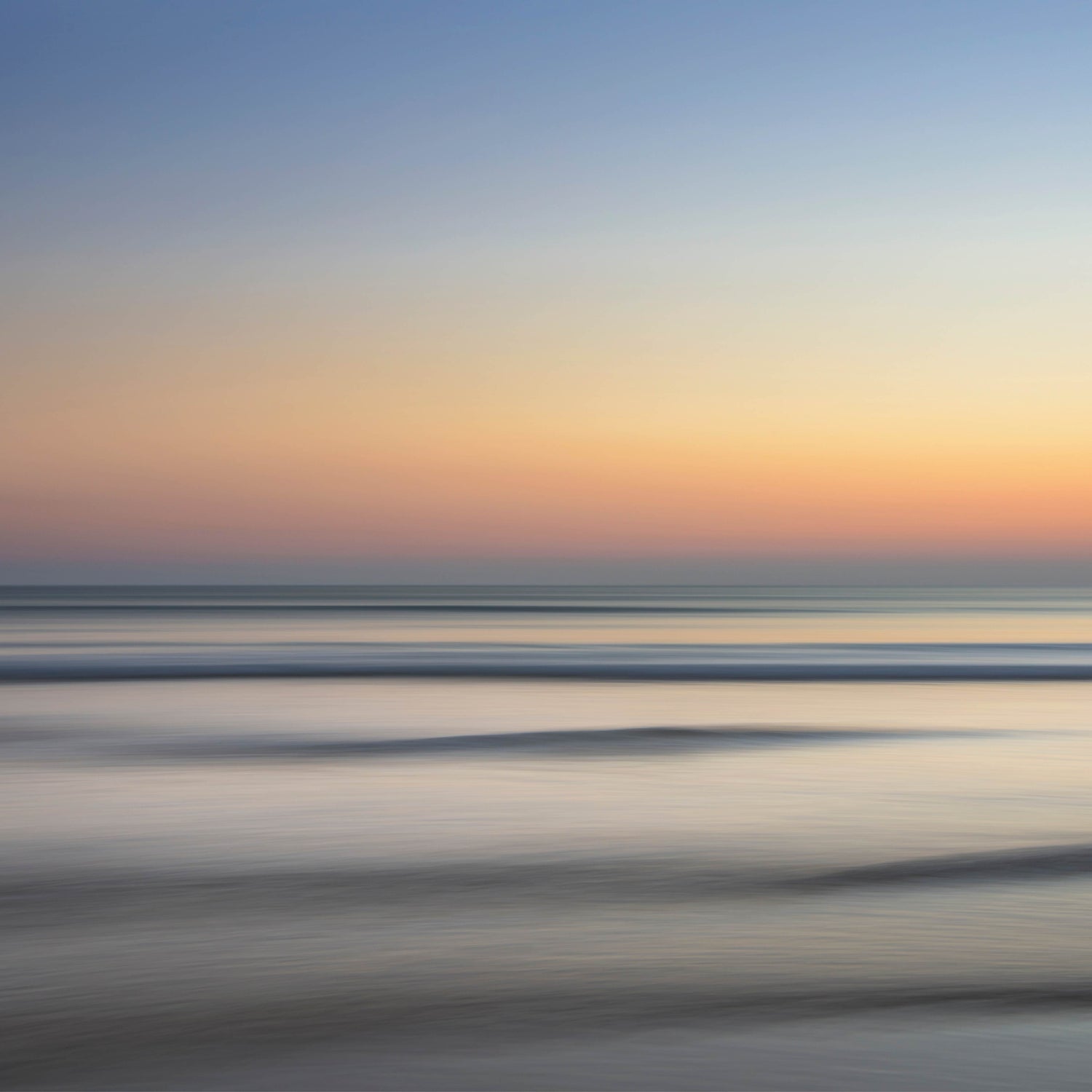 Calm ocean water. OSHEN sustainable storage products. Photo credit: Jonathan Bean.