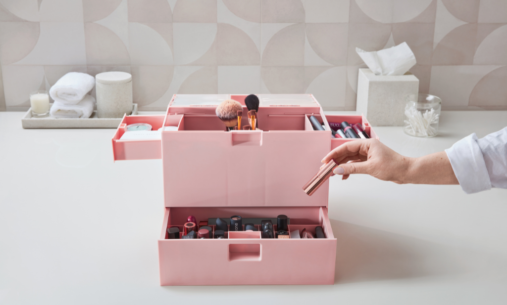 OSHEN makeup case made with ocean plastic. Pink and gold. Lipstick storage. The IT beauty product of the year.