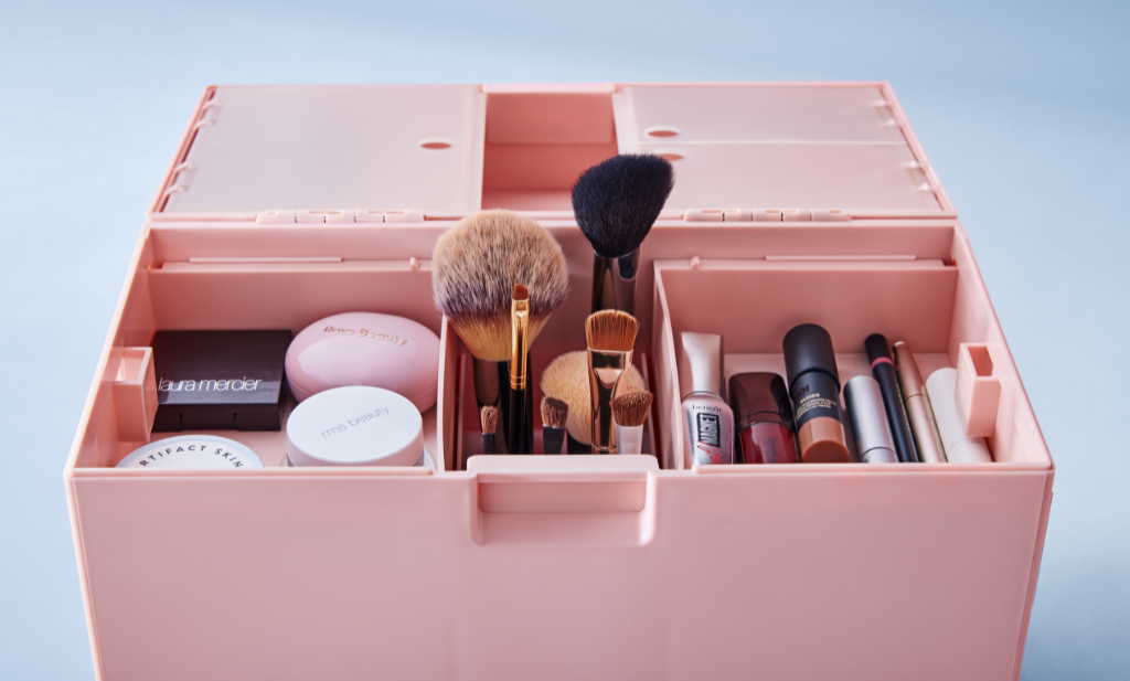 OSHEN makeup case made with ocean plastic. Pink and gold. The IT beauty product of the year.